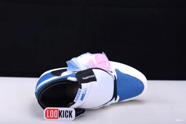 Boostmaster lin Travis 1 DH3227-105 White and Scott Jordan Blue Air 0803